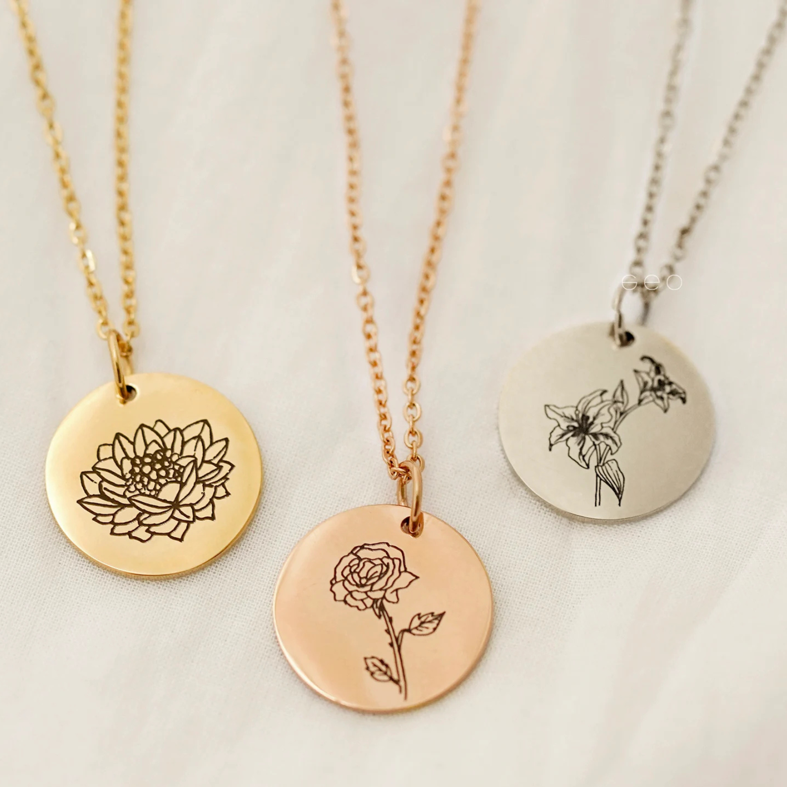 Engraved Birthflower Circle Necklace