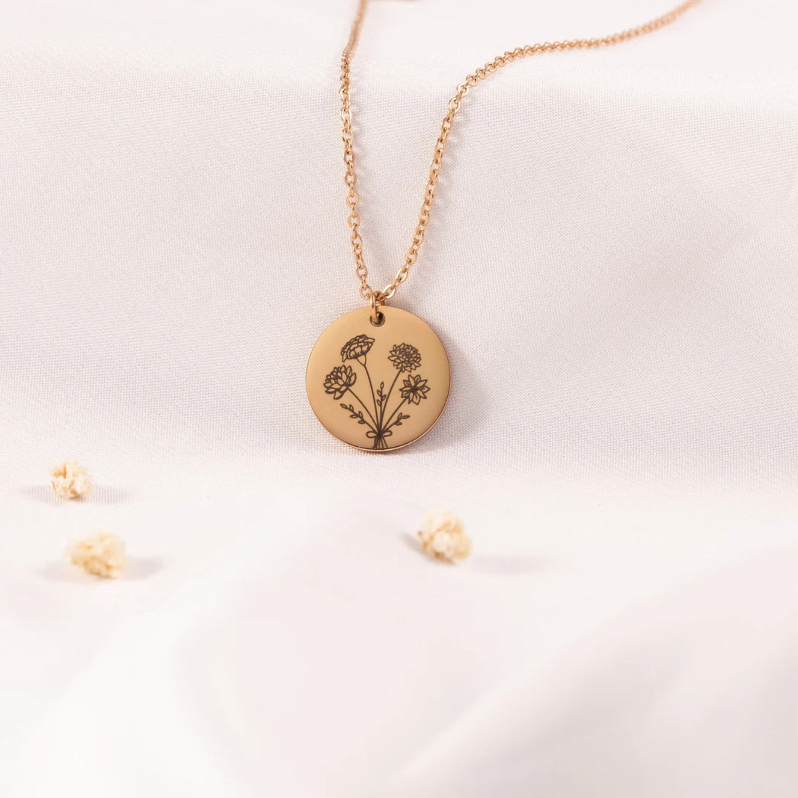 Engraved Birthflower Circle Necklace