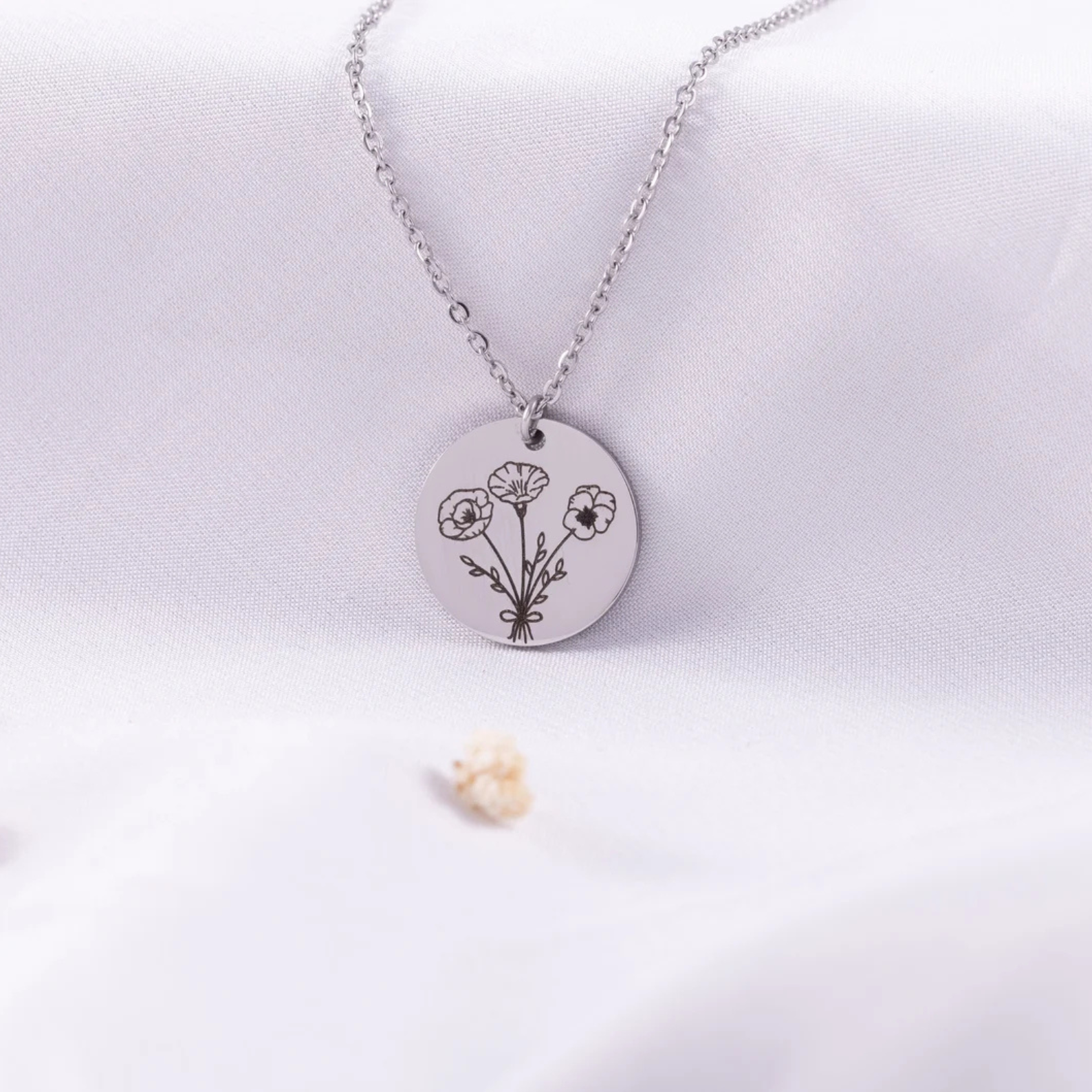 Engraved Birthflower Circle Necklace