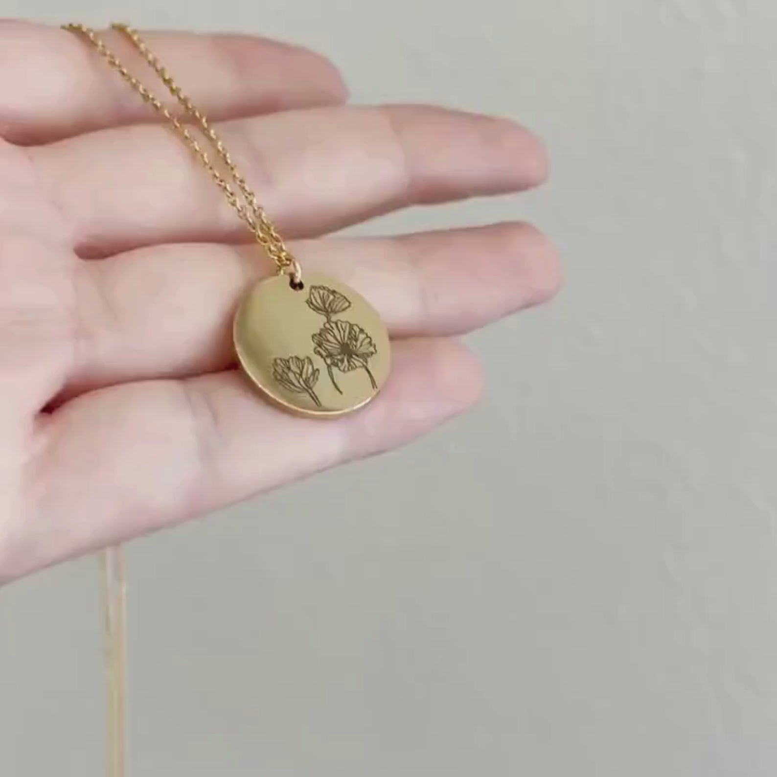 Engraved Birthflower Circle Necklace